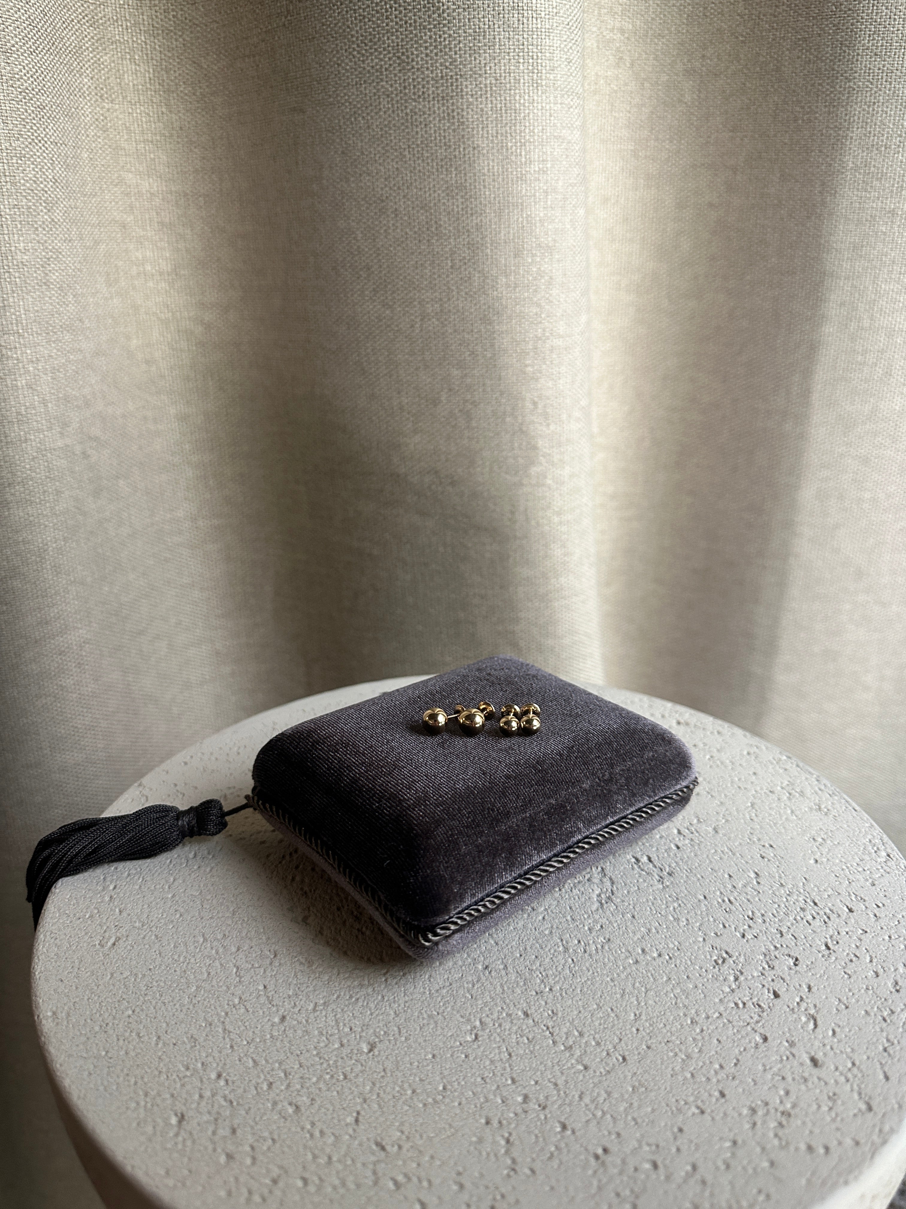 BOGOTA 18 CT GOLD SPHERE STUDS